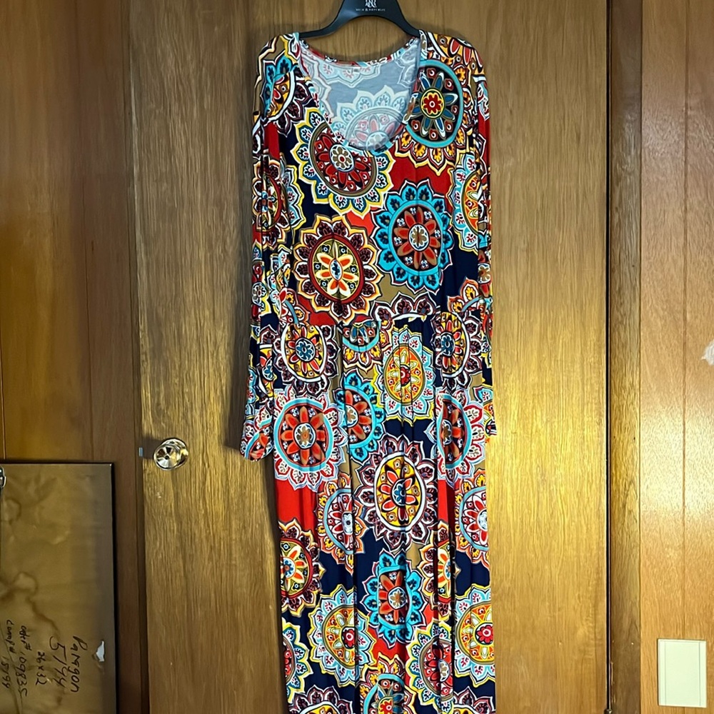 Brand unknown women’s long sleeve maxi multi color with pockets 4X